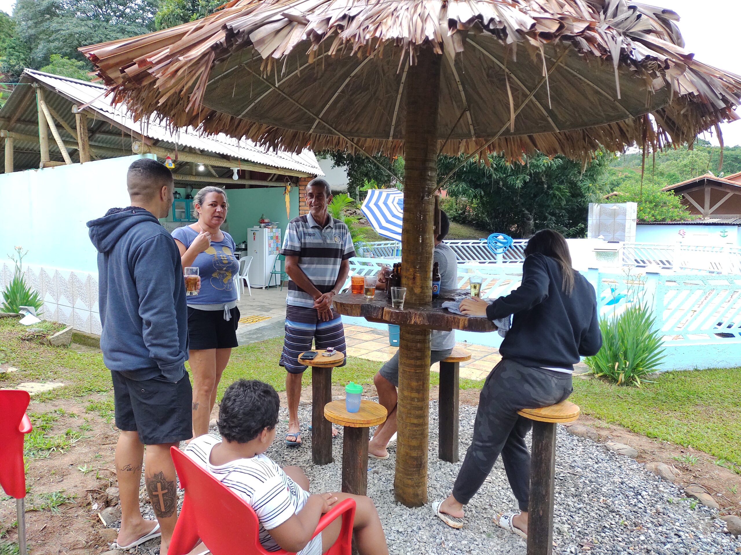 choupana-com-pessoas